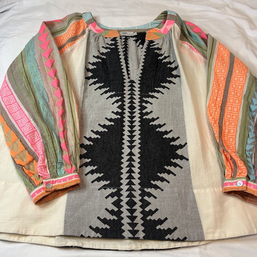 Devotion TWINS Multicolor Geometric Blouse